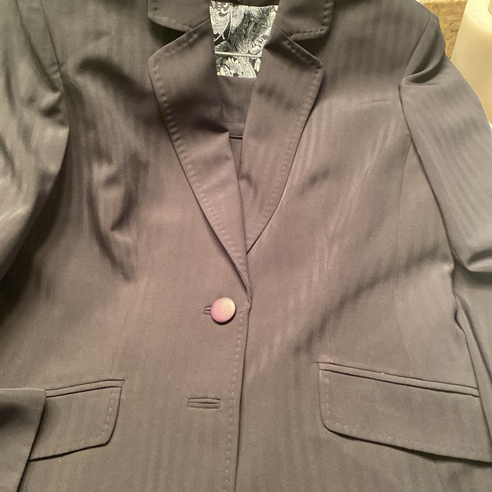 Jones New York Black Suit Jacket with Patterned Lining - Picture 6 of 6
